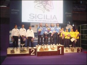 La squadra di sciabola femminile campione dItalia sul podio