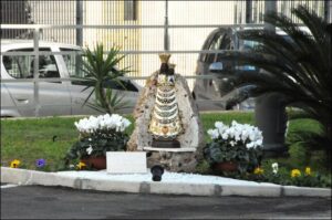 La-statua-della-Vergine-Lauretana