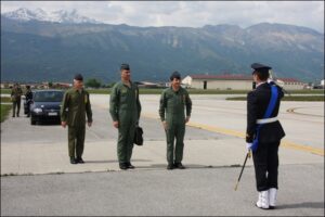Larrivo del Gen. Lodovisi accolto dal Col SAVOLDI