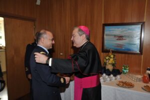 L'ordinario militare Santo Marcian viene accolto dal Generale Sampaoli Sandro