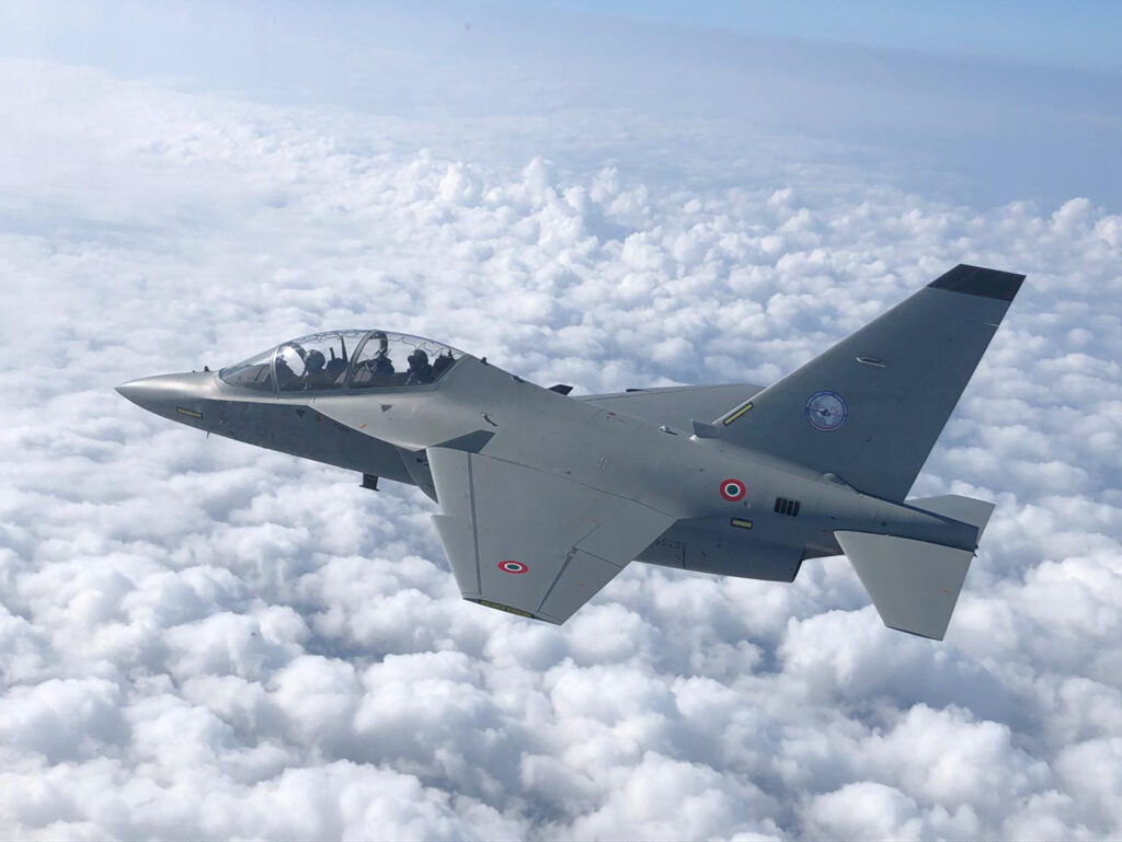 Così insegniamo ai tedeschi a volare. I progetti di Leonardo e Aeronautica militare