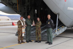 MISSIONE IN KOSOVO: ARRIVA A KFOR LA MADONNA DI LORETO - Aeronautica Militare