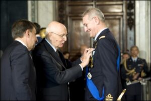 consegna medaglia da capo politico