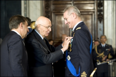 consegna medaglia da capo politico