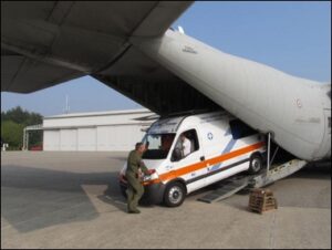 Operazione-dimbarco-dellambulanza-sul-C-130-J