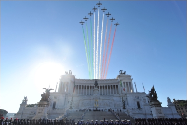 aerei militari in volo - freccie tricolore - Pan-Piazza-venezia