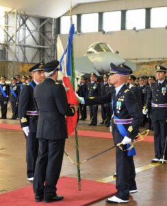 Passaggio di consegna della bandiera di guerra