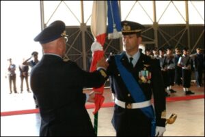 Preziosa-consegna-bandiera-a-Colonna
