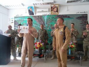 ABILITATI 11 ALLIEVI DELL'AERONAUTICA AFGHANA SUL MI-17 - Aeronautica Militare