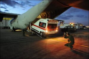 aereo fermo a terra con ambulanza in scarico