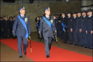 Saluto ai Reparti schierati dei Comandanti