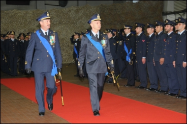 Saluto ai Reparti schierati dei Comandanti