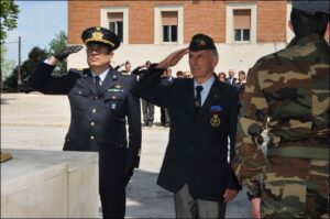 Saluto e deposizione della corona d alloro al monumento ai Caduti