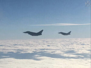 Scamble in Lituania degli EFA italiani_foto due efa in volo