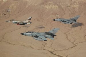 Tornado in formazione con un F16 della IAF
