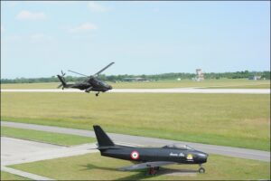 Un-AH64D-in-volo-sullaeroporto-di-Rivolto