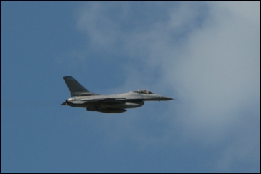Un-F-16-decollato-da-Trapani-e-diretto-negli-Stati-Uniti