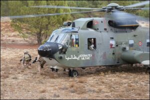 Un elicottero HH 3F recupera le Forze Speciali