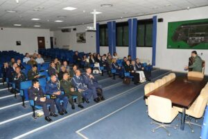 Un momento del briefing introduttivo