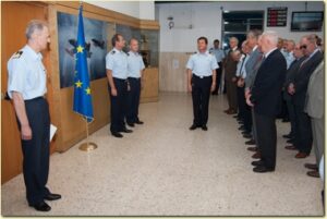 Un momento della cerimonia al centro il Gen Lodovisi alla sua destra il Col Colaiacomo il Gen Toma