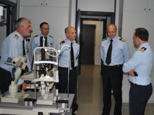 Un momento della visita ai reparti dellIMAS
