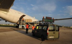 Un-momento-delle-operazioni-di-carico