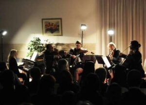 Un-momento-dellesibizione-dei-musicisti