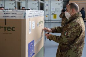 COVID-19: OPERATIVO HUB NAZIONALE PER STOCCAGGIO VACCINI PRESSO AEROPORTO PRATICA DI MARE - Aeronautica Militare
