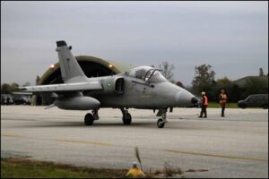 Velivolo-AMX-in-parcheggio