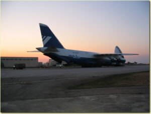 Velivolo-Antonov-al-parcheggio