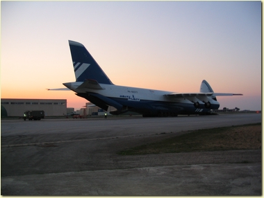 Velivolo-Antonov-al-parcheggio