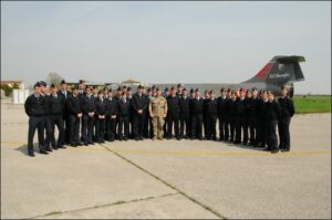 foto di gruppo durante la visita allo stormo