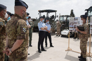 COVID-19: IL CAPO DI STATO MAGGIORE DELL'AERONAUTICA MILITARE VISITA LE STRUTTURE