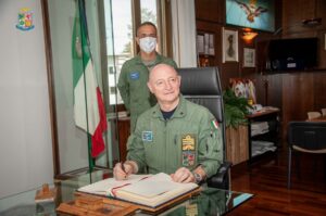 Il Sottocapo di Stato Maggiore dell’Esercito Italiano ed il Sottocapo di Stato Maggiore dell’Aeronautica Militare in visita alla Scuola Marescialli dell’Aeronautica Militare/Comando Aeroporto di Viterbo.