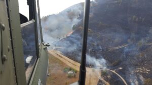 visione dall'alto dell'incendio in collina