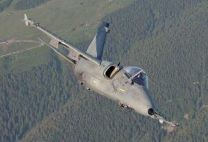 aereo militare in volo, virata
