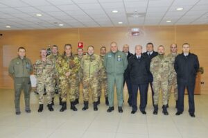 foto di gruppo personale am in divisa e mimetica