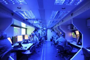 persone a lavoro di fronte ai PC
