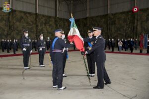 cambio-Comando-RSV_-passaggio-Bandiera-al-Col.-De-Michele