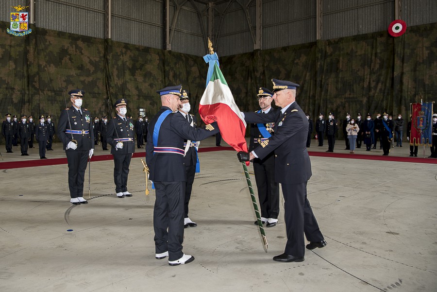 cambio-Comando-RSV_-passaggio-Bandiera-al-Col.-De-Michele