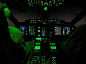 panoramica interna aereo del lato pilota