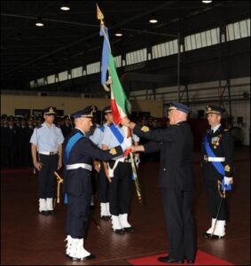 consegna-bandiera-di-reparto-al-col-adamo