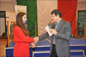 consegna del premio da parte del Colonnello Trozzi