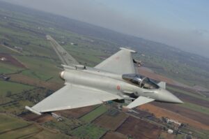 aereo militare in volo