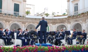 LA FANFARA DEL COMANDO SCUOLE DELL'AERONAUTICA MILITARE IN MUSICA PER MARTINA FRANCA - Aeronautica Militare