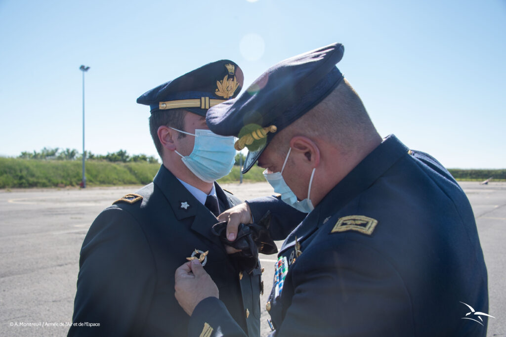 macaronnage de deux personnels italien sur le parking Xingu en presence du colonel Kaladjian et du commandant Hospital le lundi 31 mai 2021