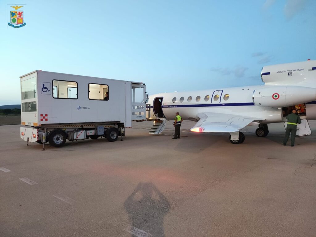 aereo e veicolo per il soccorso