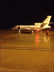 aereo militare su terraferma