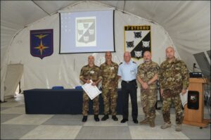 foto con il personale che ha ricevuto gli attestati delle Medaglie Mauriziane