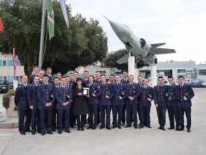 foto di gruppo degli allievi Costruzioni Aeronautica alla Ditta OMa di Foligno